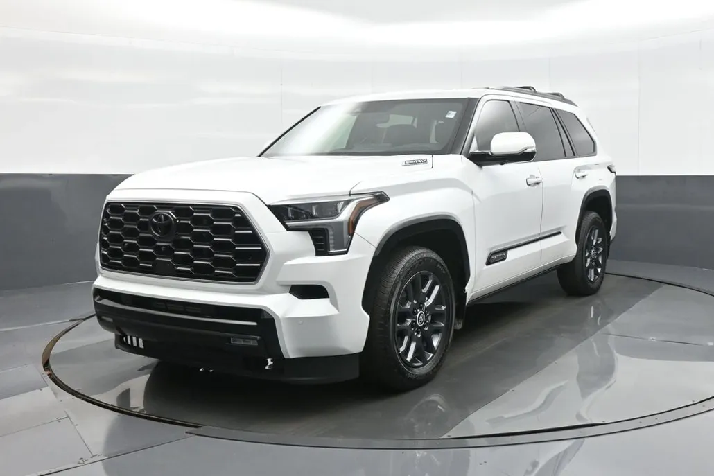 2024 Toyota Sequoia Platinum photo 1