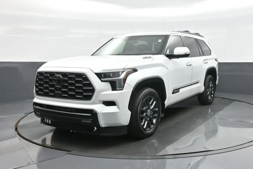 2024 Toyota Sequoia Platinum photo 1