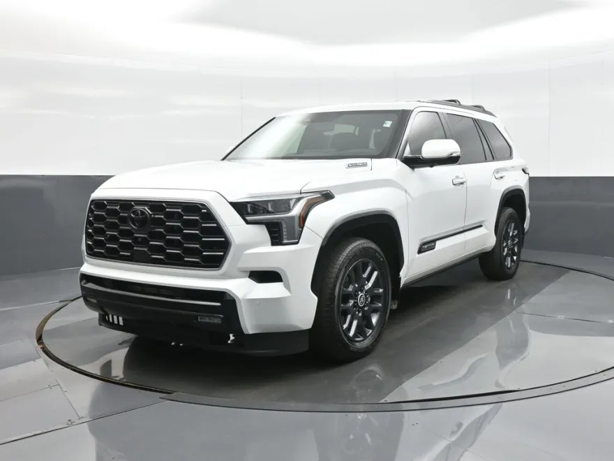2024 Toyota Sequoia Platinum photo 1