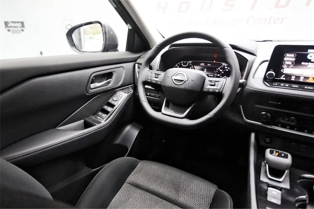 2026 Nissan Rogue SV photo 1