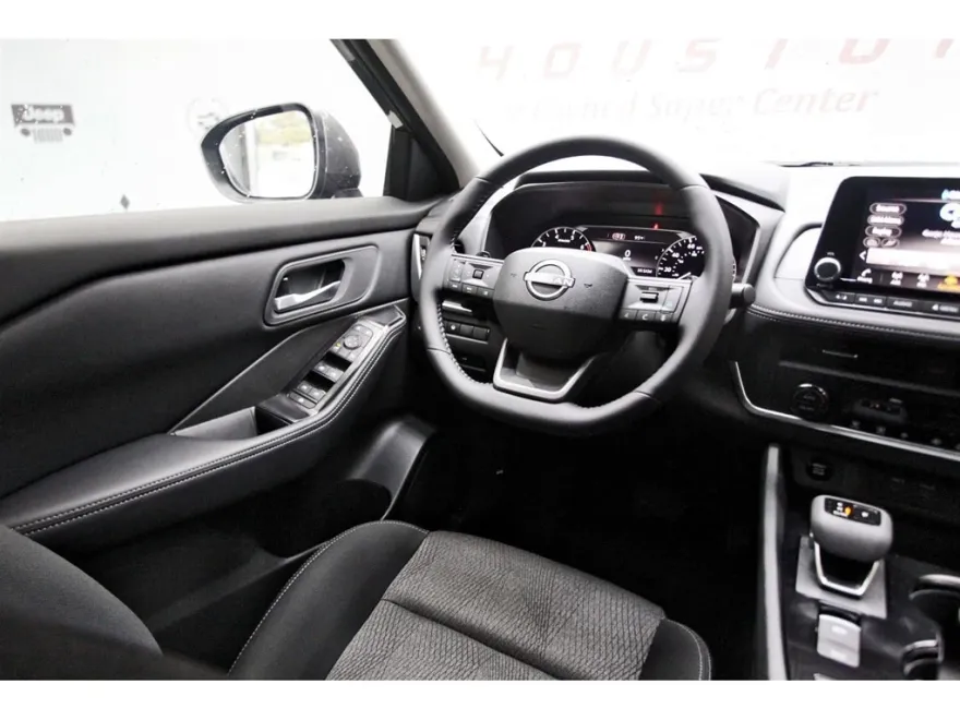 2026 Nissan Rogue SV photo 1