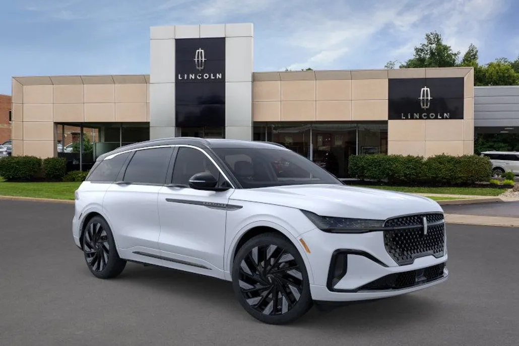 2025 Lincoln Nautilus Black Label photo 1
