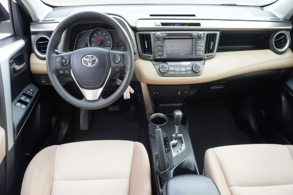 2015 Toyota RAV4 XLE photo 1