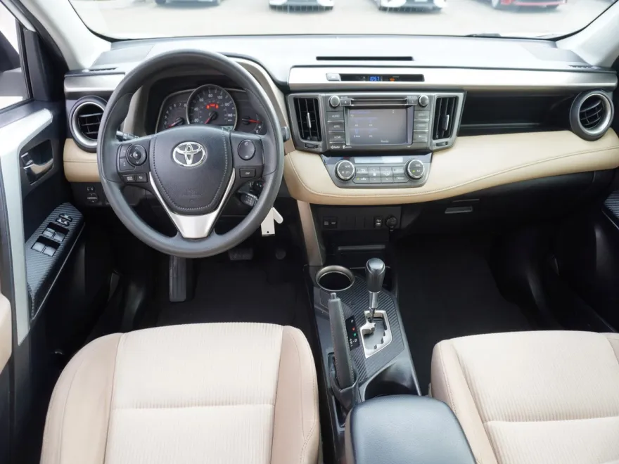 2015 Toyota RAV4 XLE photo 1