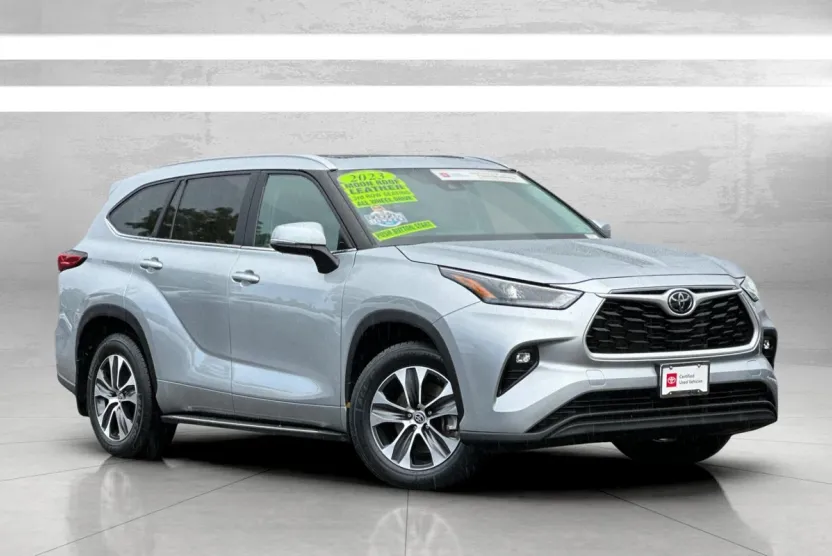 2023 Toyota Highlander XLE photo 1