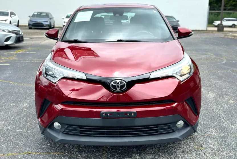 2018 Toyota C-HR XLE Premium photo 1