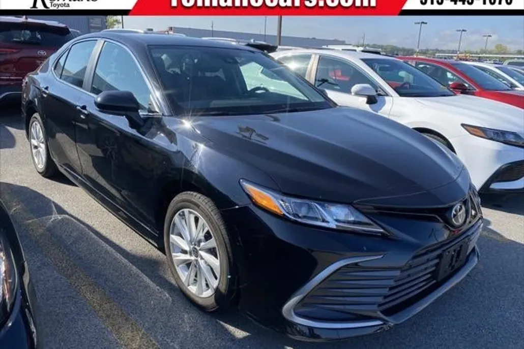 2024 Toyota Camry LE photo 1