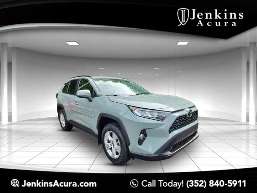 2021 Toyota RAV4 XLE photo 1