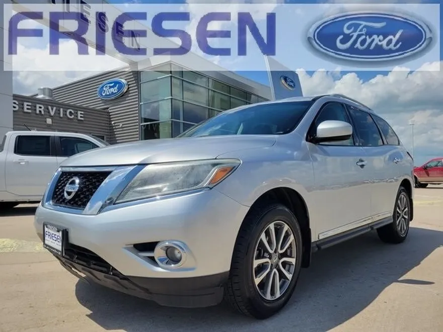 2013 Nissan Pathfinder SL photo 1