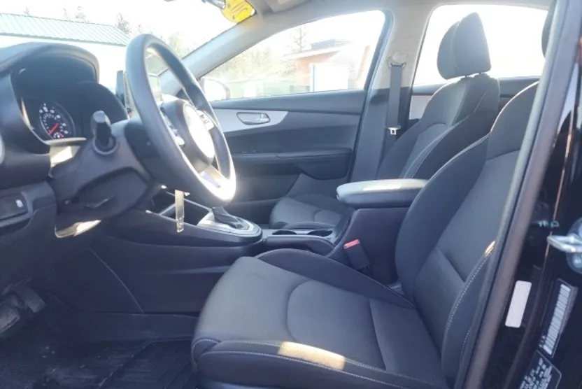 2024 Kia Forte LXS photo 1