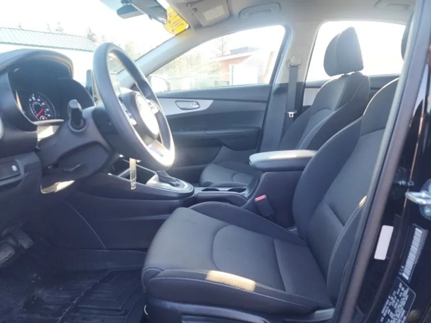 2024 Kia Forte LXS photo 1