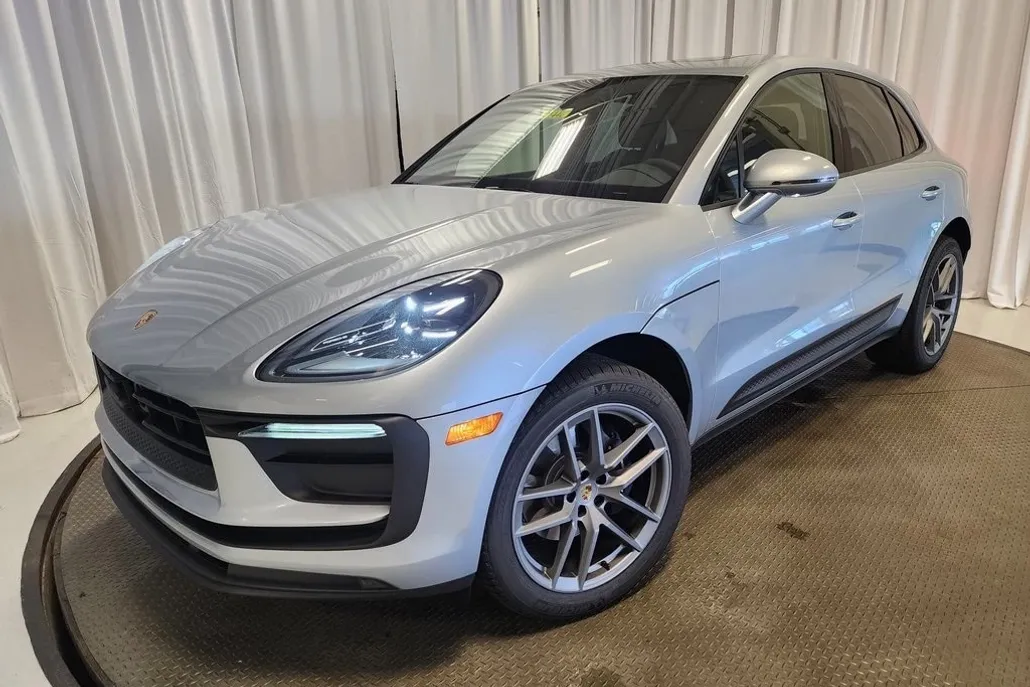 2025 Porsche Macan Base photo 1