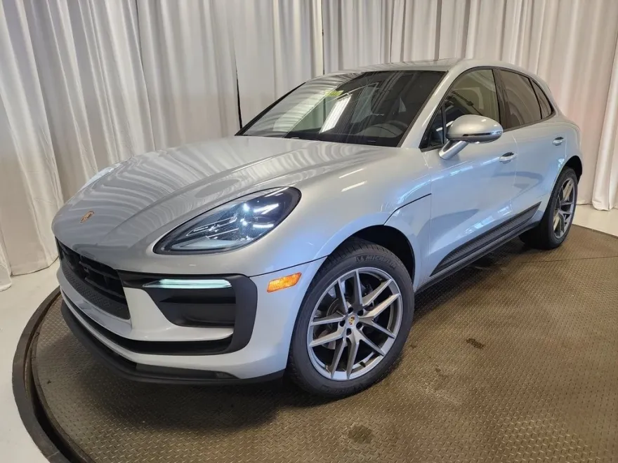 2025 Porsche Macan Base photo 1