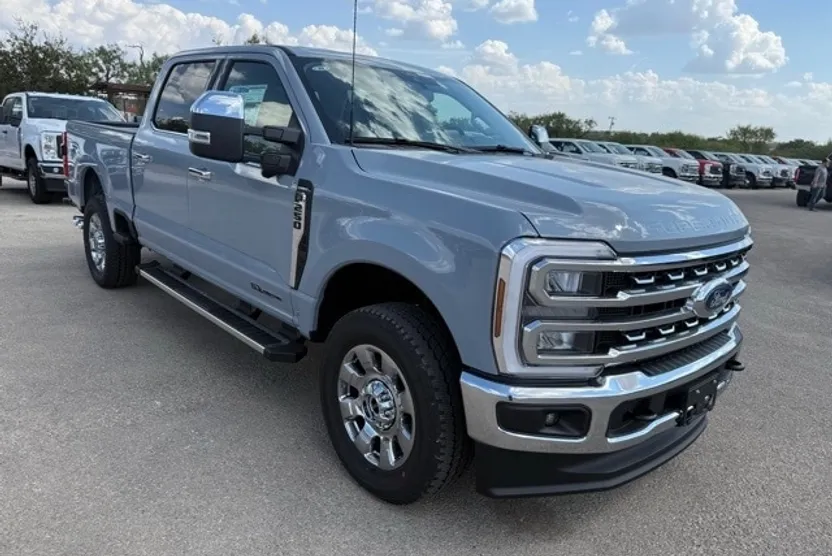 2026 Ford F-250 Lariat photo 1