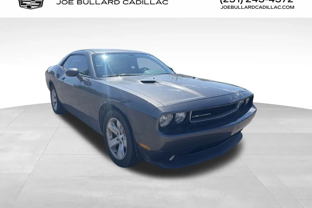 2013 Dodge Challenger SXT Plus photo 1