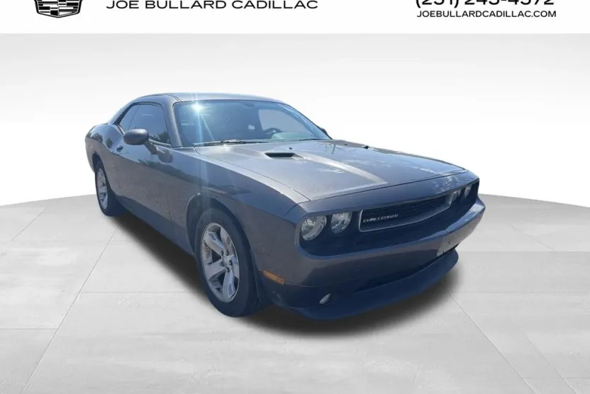 2013 Dodge Challenger SXT Plus photo 1