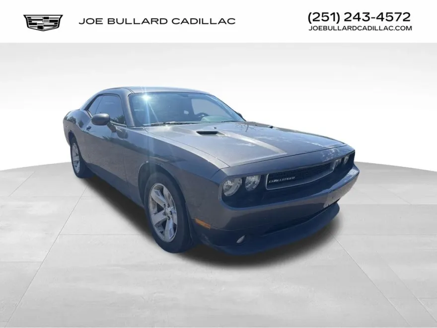 2013 Dodge Challenger SXT Plus photo 1