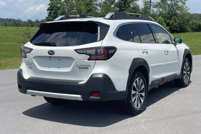 2024 Subaru Outback Touring photo 1