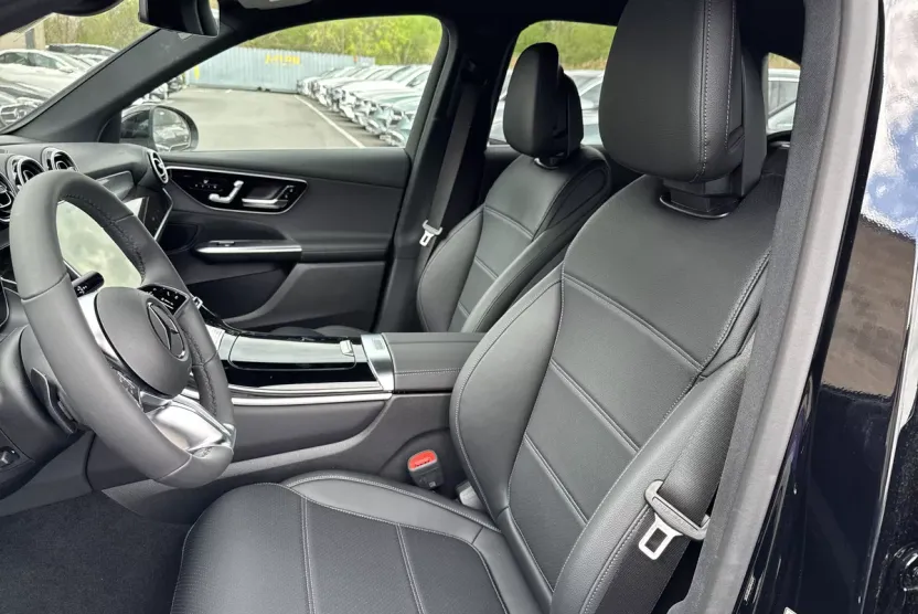 2025 Mercedes Benz GLC 300 4MATIC photo 1