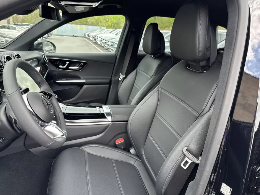2025 Mercedes Benz GLC 300 4MATIC photo 1