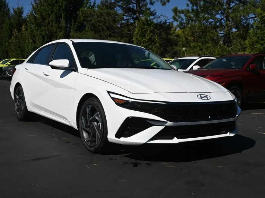2025 Hyundai Elantra SEL Convenience photo 1