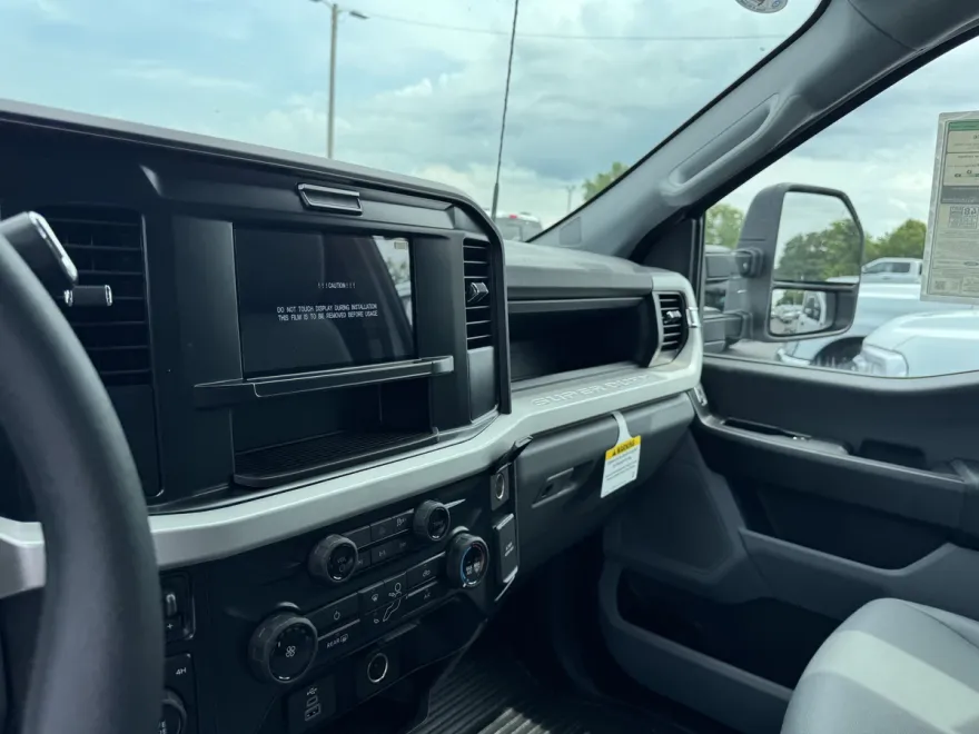 2025 Ford F-350 XL photo 1