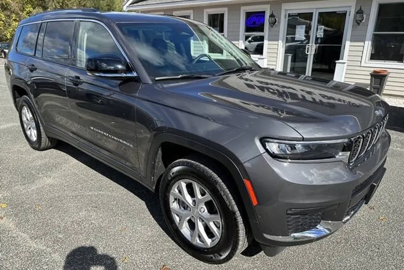 2023 Jeep Grand Cherokee Limited photo 1
