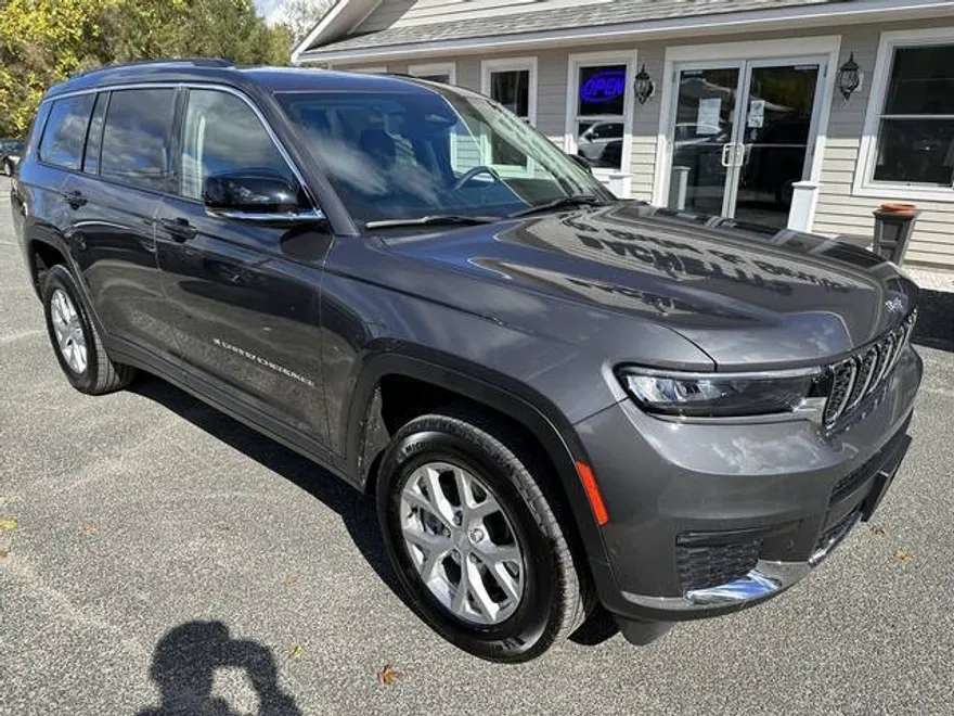 2023 Jeep Grand Cherokee Limited photo 1