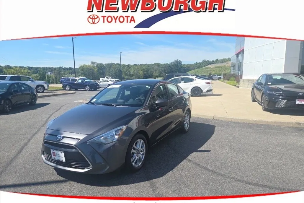 2017 Toyota Yaris iA Base photo 1