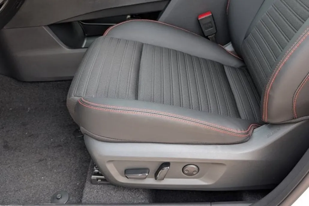 2026 Nissan Rogue SV photo 1