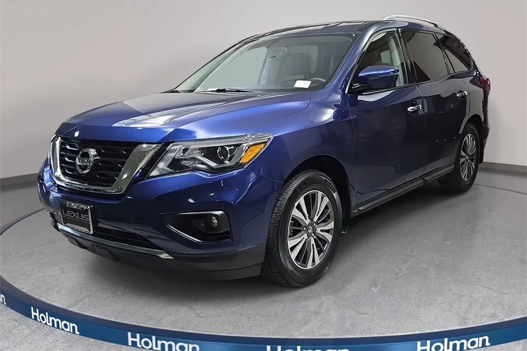 2017 Nissan Pathfinder SL photo 1