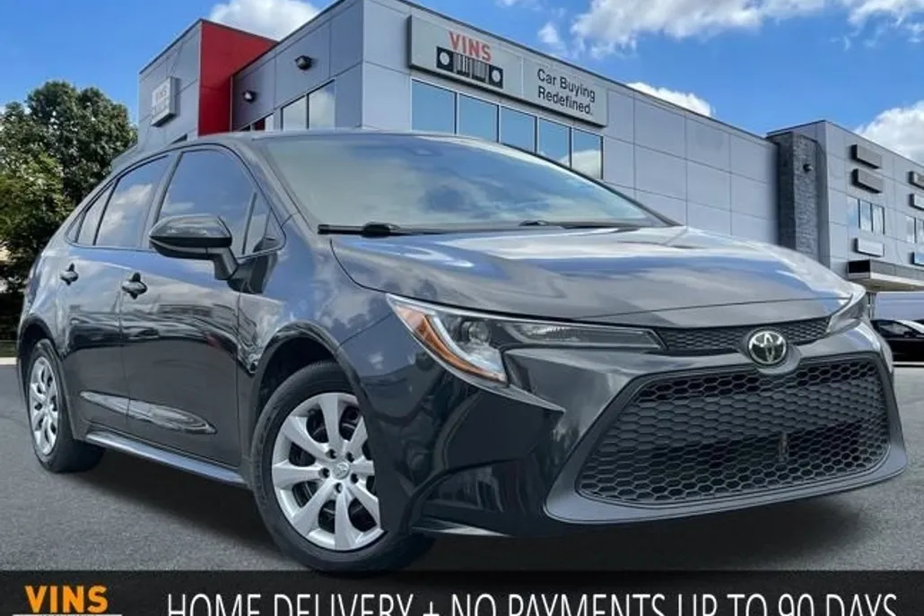 2022 Toyota Corolla LE photo 1