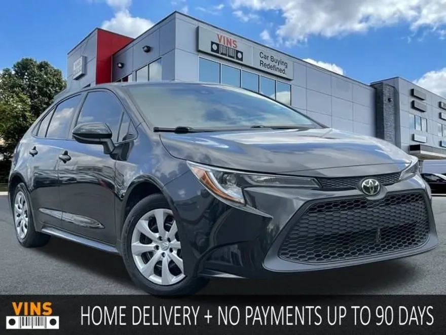 2022 Toyota Corolla LE photo 1