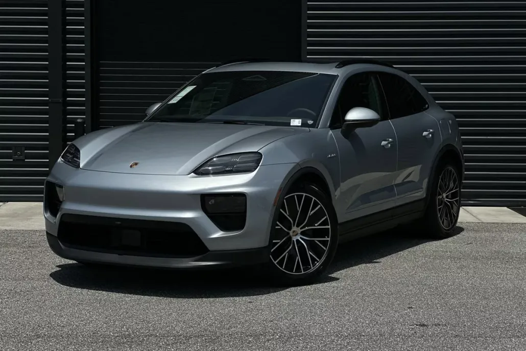 2025 Porsche Macan Electric photo 1