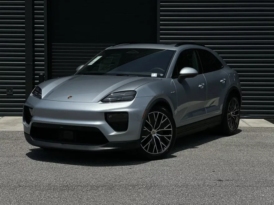 2025 Porsche Macan Electric photo 1