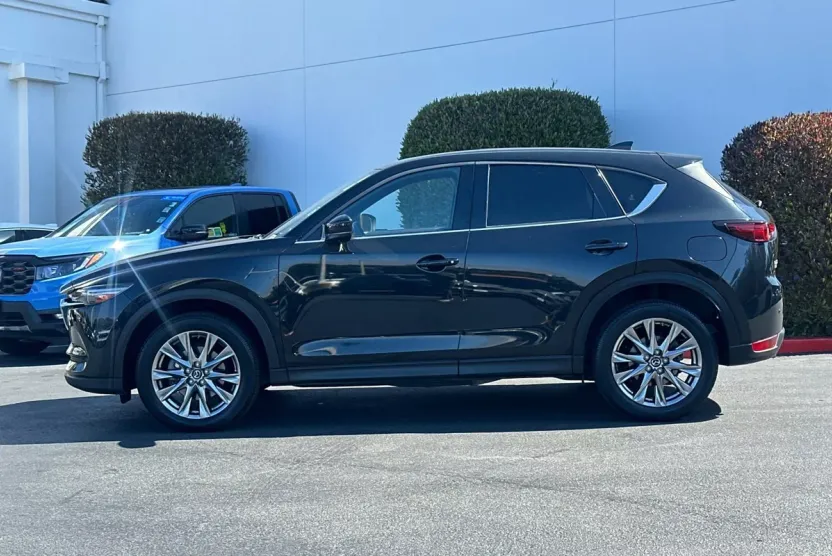 2019 Mazda CX-5 Signature photo 1
