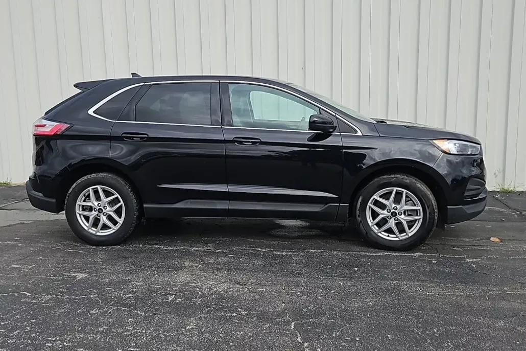 2024 Ford Edge Titanium photo 1