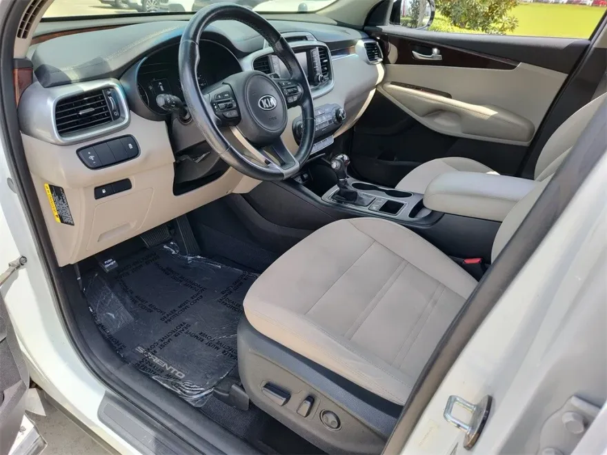2017 Kia Sorento LX photo 1