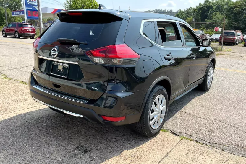 2017 Nissan Rogue S AWD photo 1