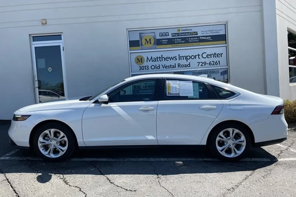2023 Honda Accord LX photo 1