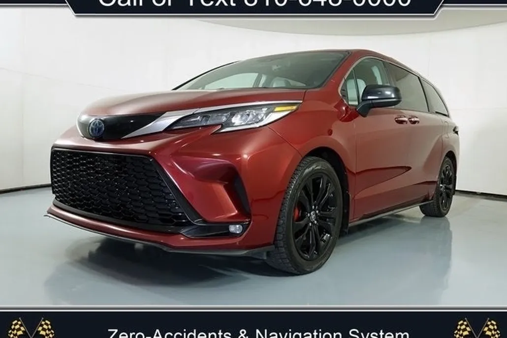2022 Toyota Sienna XSE photo 1
