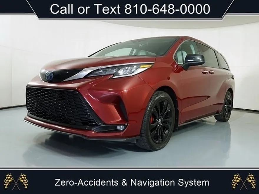 2022 Toyota Sienna XSE photo 1