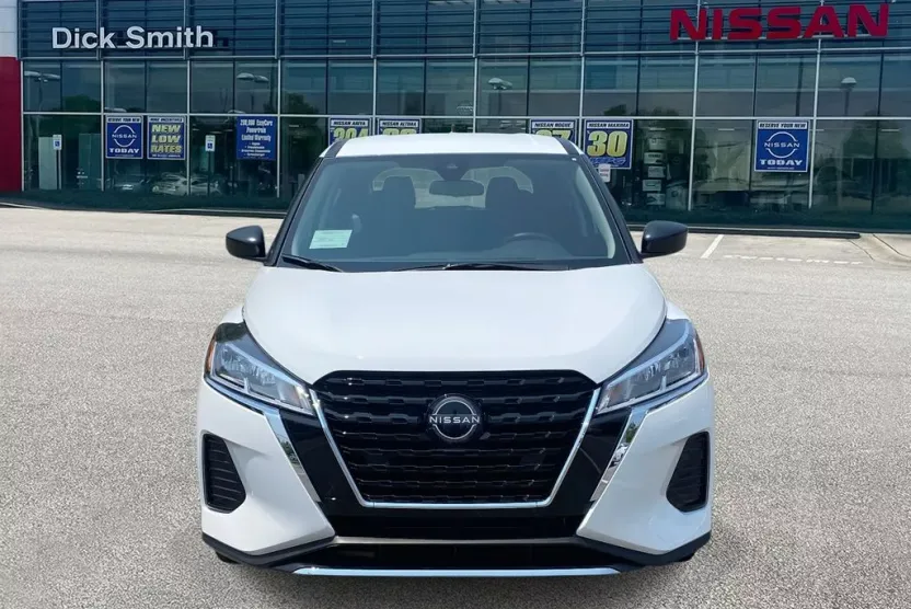 2025 Nissan Kicks Play S photo 1