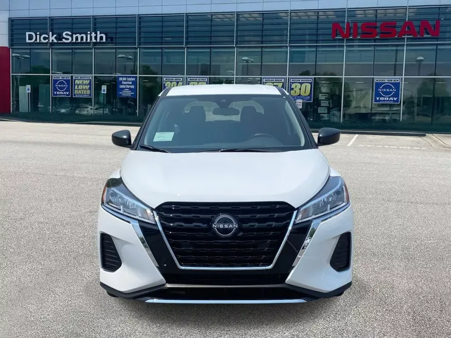 2025 Nissan Kicks Play S photo 1