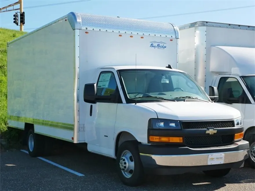 2025 Chevrolet Express Cutaway 3500 photo 1