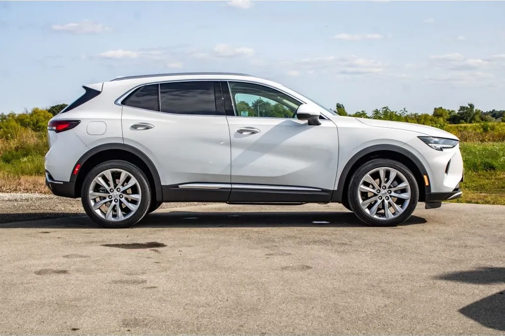 2023 Buick Envision Essence photo 1