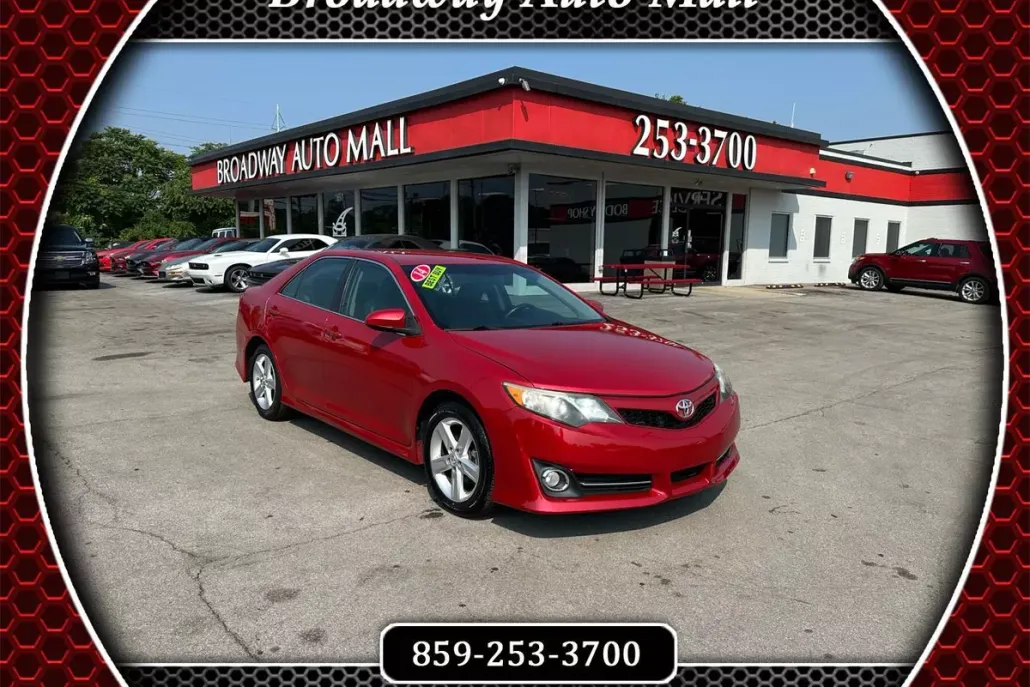 2014 Toyota Camry SE photo 1