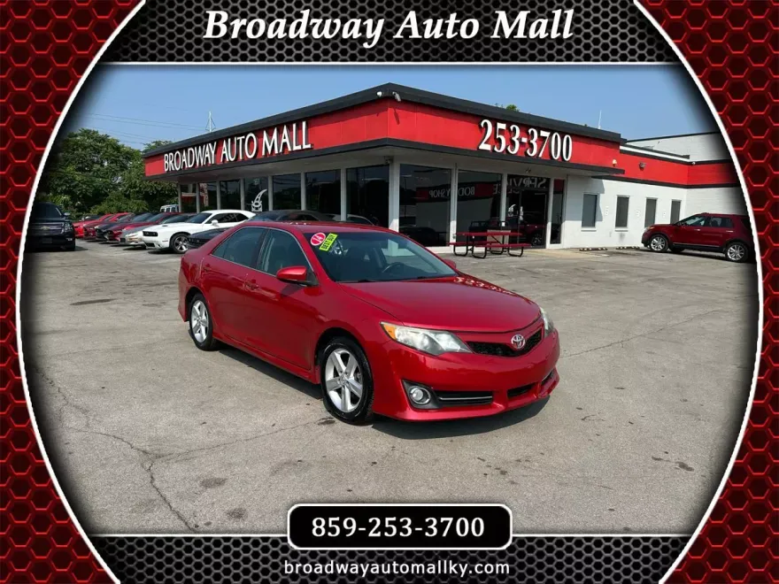 2014 Toyota Camry SE photo 1