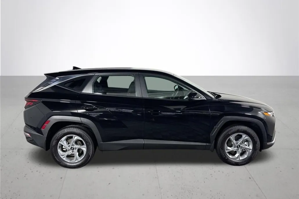 2023 Hyundai Tucson SE photo 1