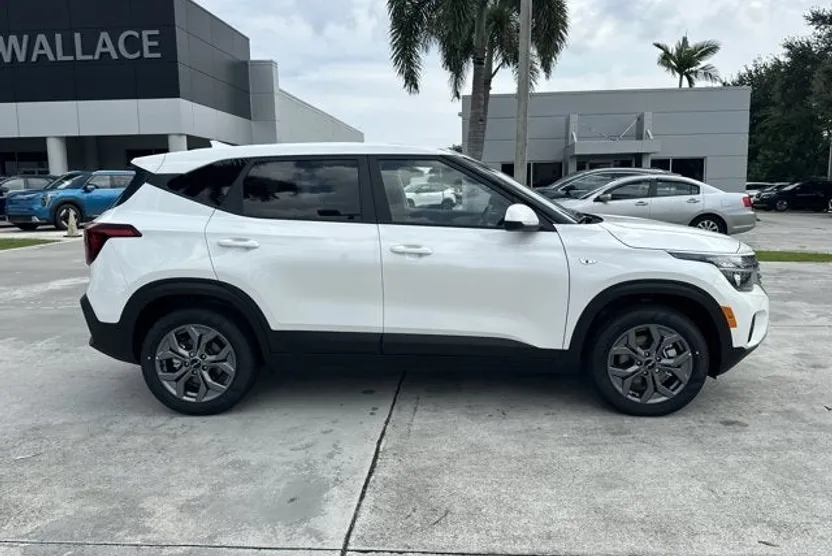 2026 Kia Seltos LX photo 1